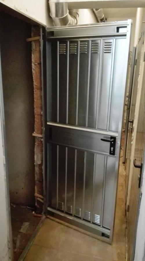 door 115
